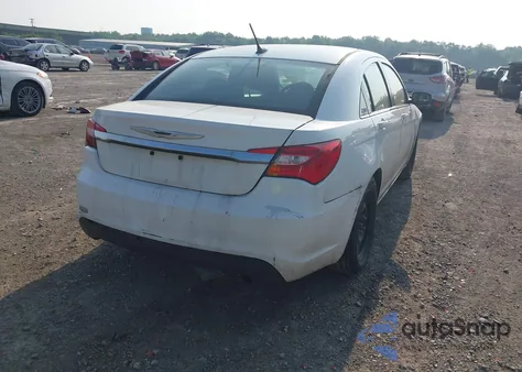 2013 Chrysler 200 Lx z USA, uszkodzony, nr VIN 1C3CCBAB2DN646993